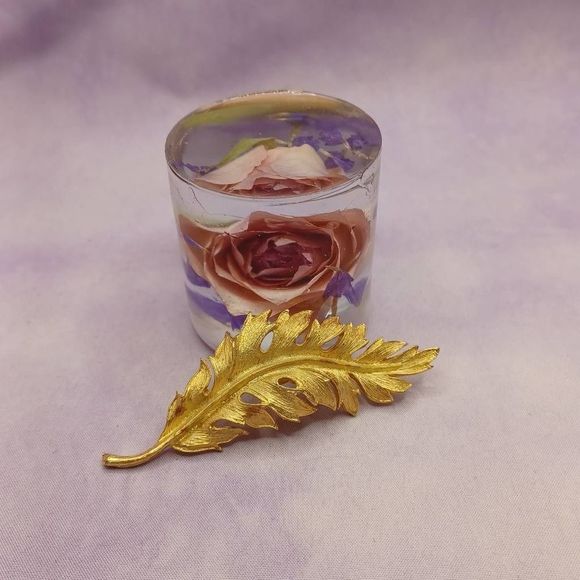 Vintage 1961 Coro leaf pin - Picture 1 of 2